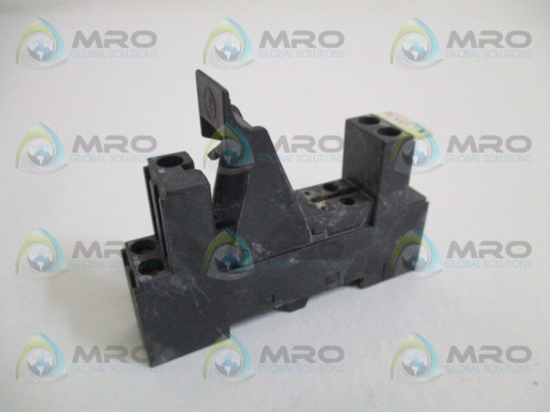 INDUSTRIAL MRO ES35 RELAY SOCKET *USED*