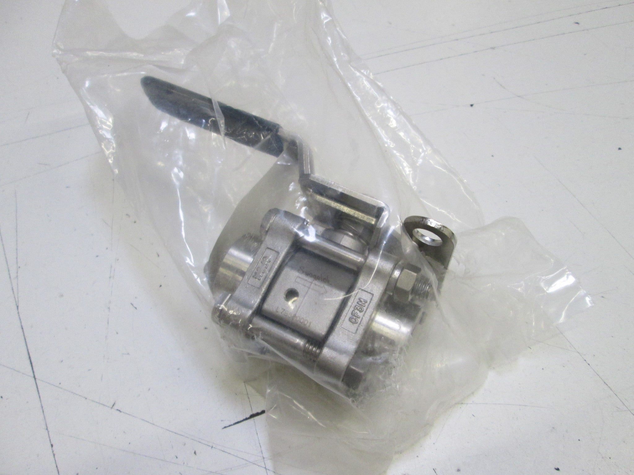 SWAGELOK BALL VALVE SS-63TDVF8-JL *NEW IN BOX*