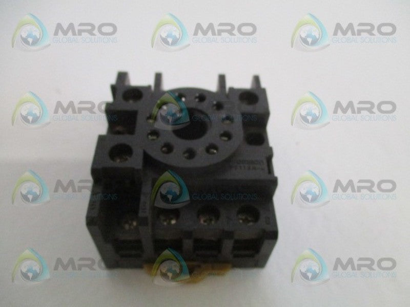 OMRON PF113A-E RELAY SOCKET *USED*