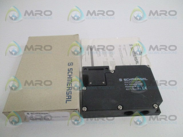 SCHMERSAL AZM161SK-12/12RKA-024 KEYED SOLENOID INTERLOCK SWITCH *NEW IN BOX*