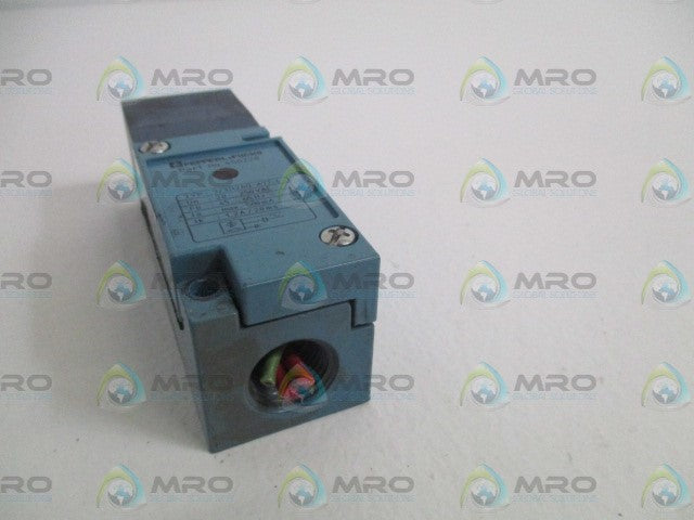 PEPPERL+FUCHS 923H26Q-A7T-L INDUCTIVE PROXIMITY SWITCH *USED*