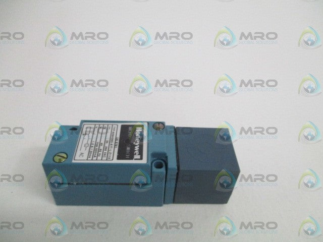 HONEYWELL 923H26Q-A7T-L-Z112 INDUCTIVE PROXIMITY SWITCH *NEW IN BOX*