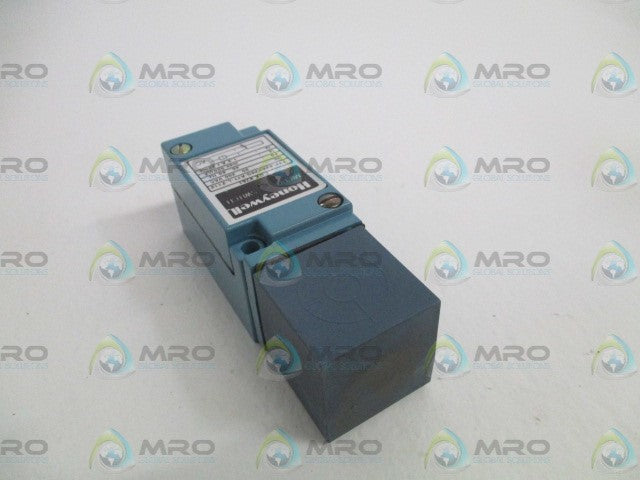 HONEYWELL 923H26Q-A7T-L-Z112 INDUCTIVE PROXIMITY SWITCH *NEW IN BOX*