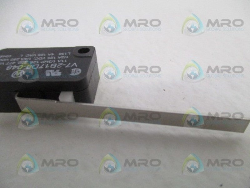 MICROSWITCH V7-2B17D8-048 LEVER LIMIT SWITCH *NEW NO BOX*