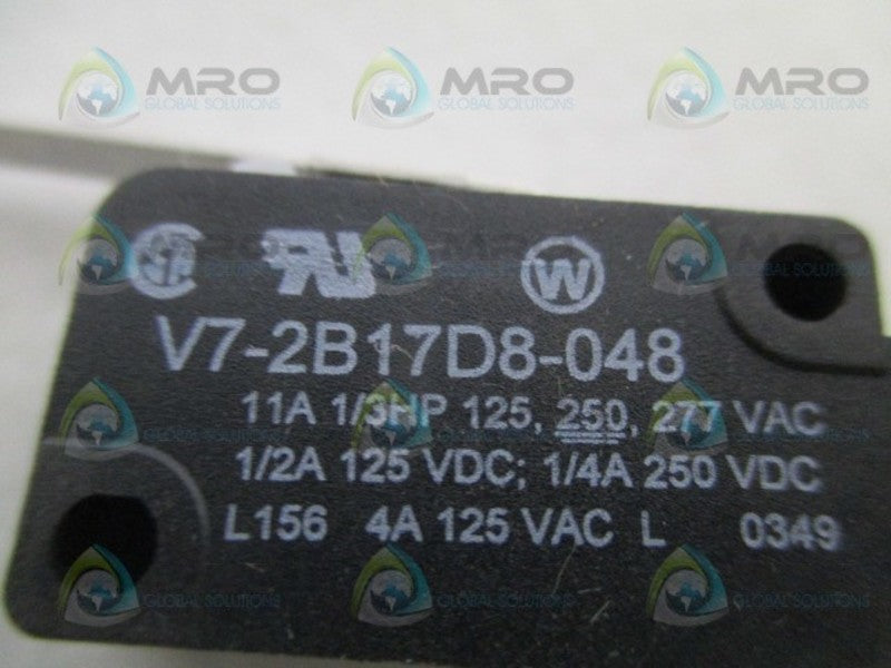 MICROSWITCH V7-2B17D8-048 LEVER LIMIT SWITCH *NEW NO BOX*