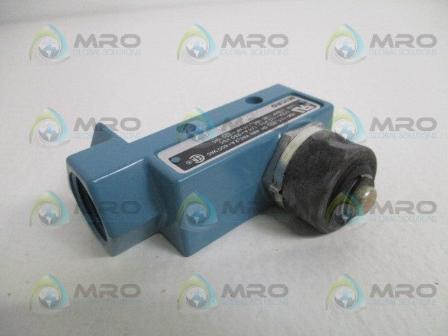 MICROSWITCH BZV6-2RN LIMIT SWITCH *NEW IN BOX*