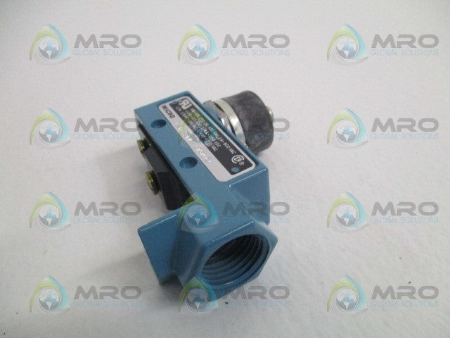 MICROSWITCH BZV6-2RN LIMIT SWITCH *NEW IN BOX*