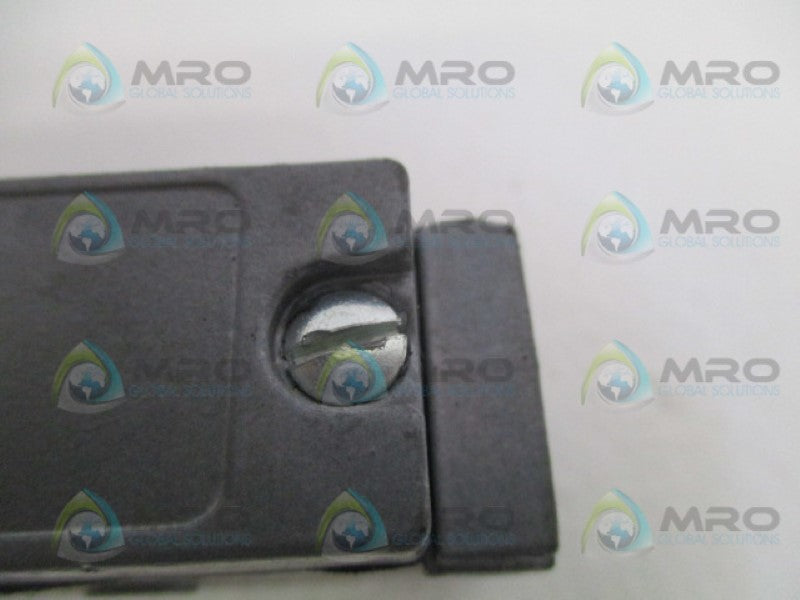 HONEYWELL BZE7-2RQ8-C LIMIT SWITCH (GREY) *USED*