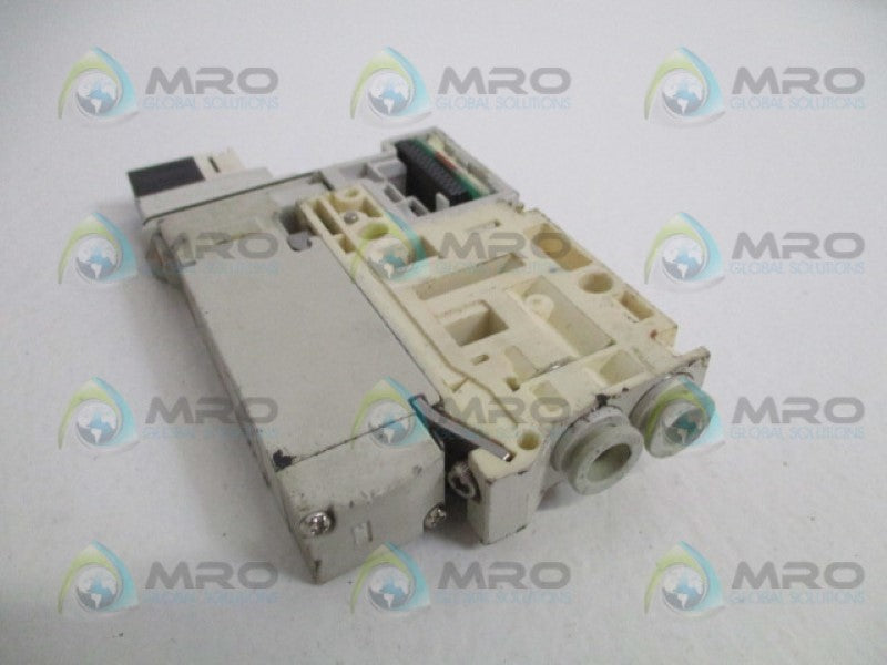SMC VQC2100-5 SOLENOID VALVE *USED*