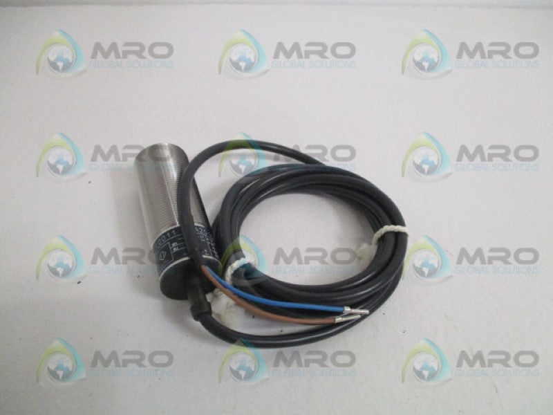 IFM EFECTOR II0011 INDUCTIVE PROXIMITY SWITCH *NEW IN BOX*