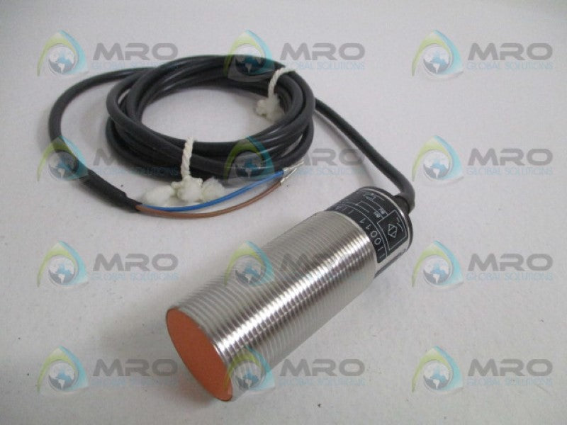 IFM EFECTOR II0011 INDUCTIVE PROXIMITY SWITCH *NEW IN BOX*