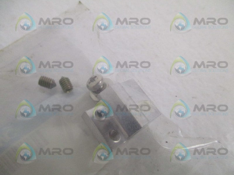 SMC BT-04 BRACKET MOUNTING KIT * NEW IN FACTORY BAG *