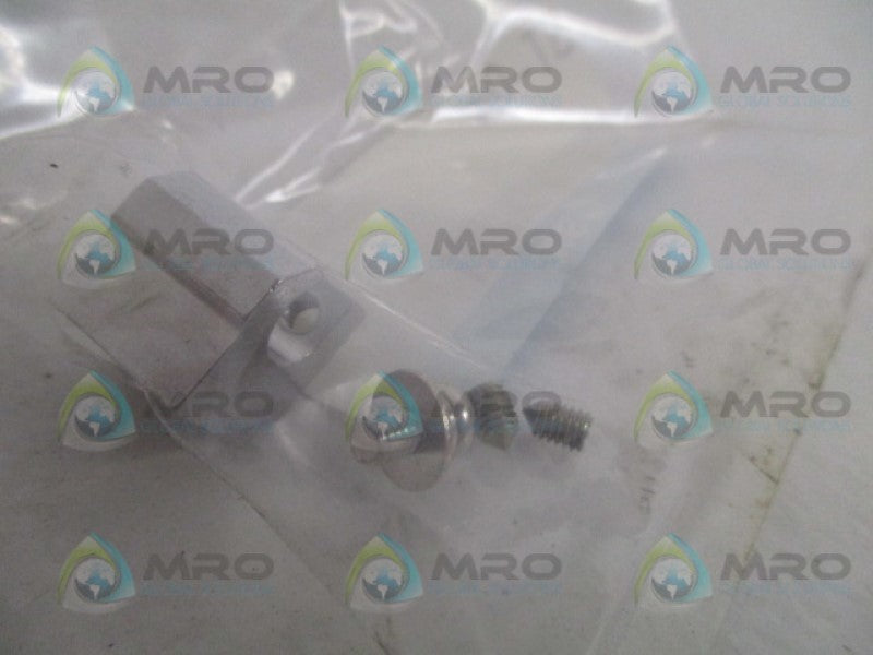 SMC BT-04 BRACKET MOUNTING KIT * NEW IN FACTORY BAG *