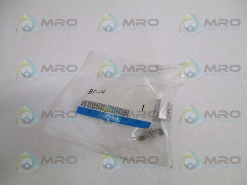 SMC BT-04 BRACKET MOUNTING KIT * NEW IN FACTORY BAG *