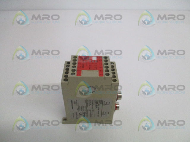 OMRON F3SP-B1P SAFETY LIGHT CURTAIN CONTROL UNIT (AS PICTURED) *USED*