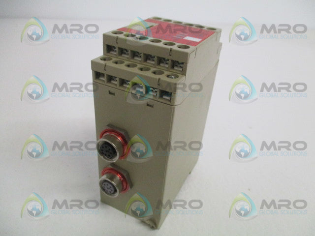 OMRON F3SP-B1P SAFETY LIGHT CURTAIN CONTROL UNIT (AS PICTURED) *USED*
