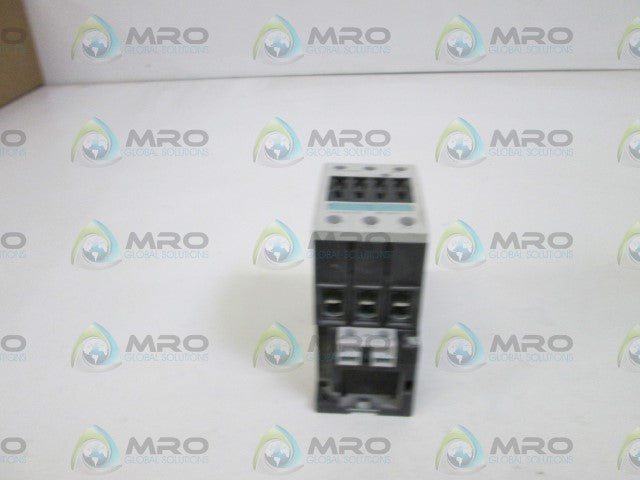 SIEMENS CONTACTOR 3RT1035-1AK60 *USED*