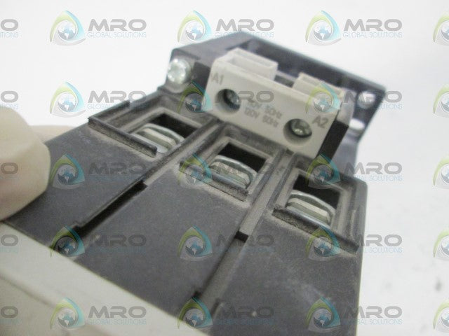 SIEMENS CONTACTOR 3RT1035-1AK60 *USED*