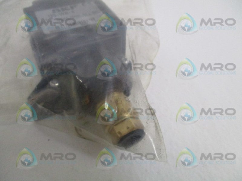 SKF DS-W8-4 PRESSURE SWITCH *NEW NO BOX*
