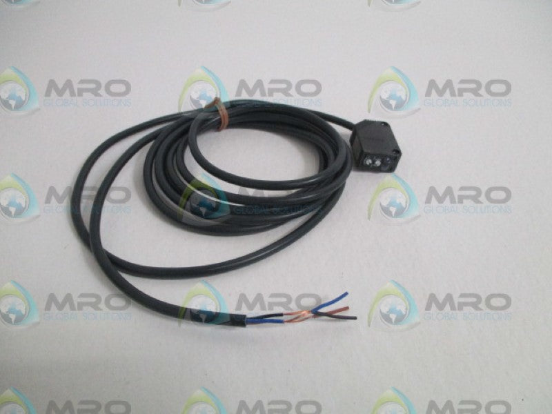 OMRON E3Z-T81-D PHOTOELECTRIC SENSOR (MISSING ACCESSORIES) *NEW NO BOX*