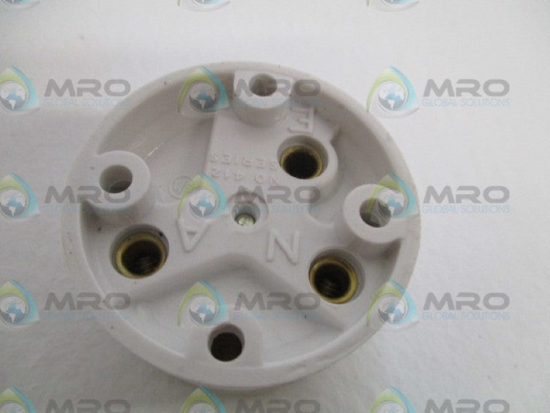 CLIPSAL 412 THREE PIN SURFACE SOCKET  NSNP
