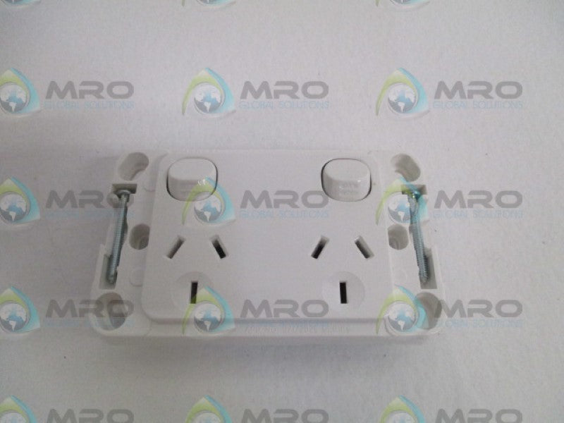 CLIPSAL 2025S TWIN SWITCHED SOCKET  NSNP