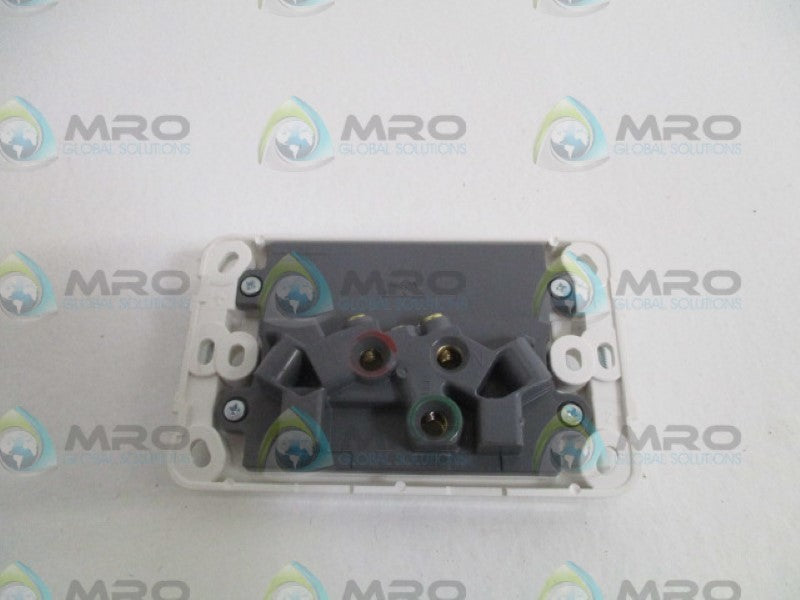CLIPSAL 2025S TWIN SWITCHED SOCKET  NSNP