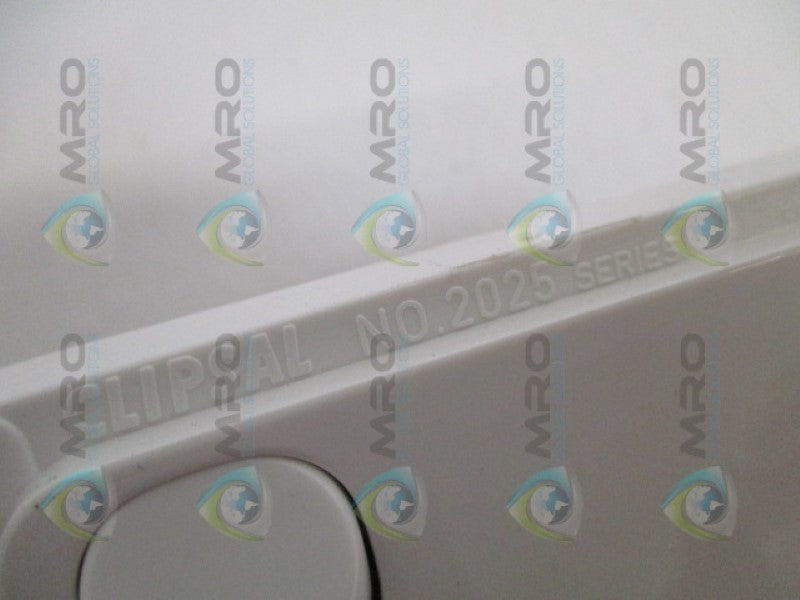 CLIPSAL 2025S TWIN SWITCHED SOCKET  NSNP