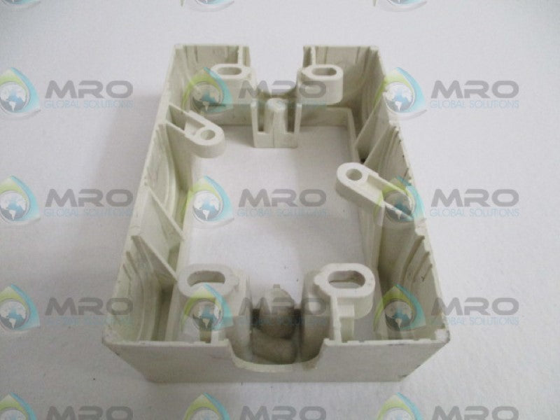 CLIPSAL 449AWE MOUNTING BLOCK  UNMP
