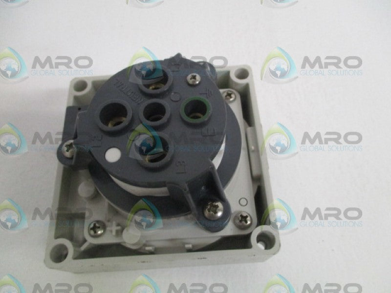 CLIPSAL 56CS32 SOCKET OUTLET  UNMP