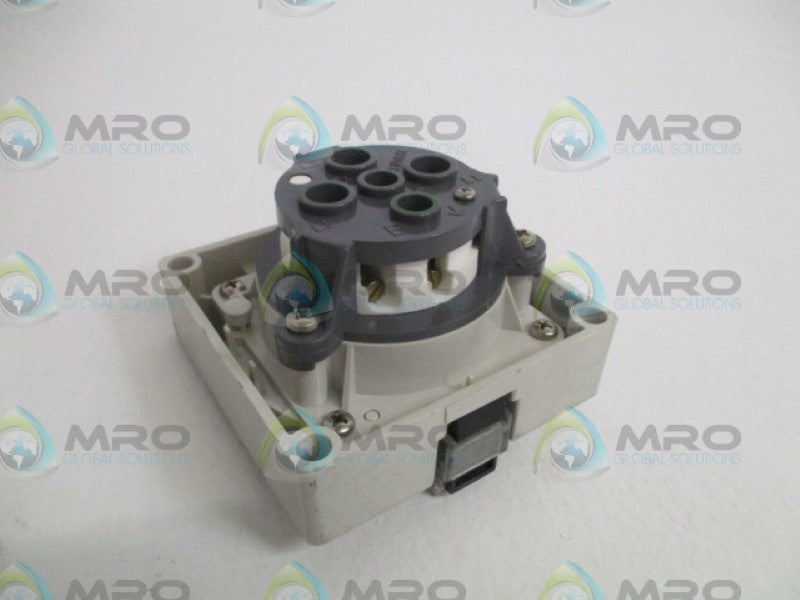 CLIPSAL 56CS32 SOCKET OUTLET  UNMP