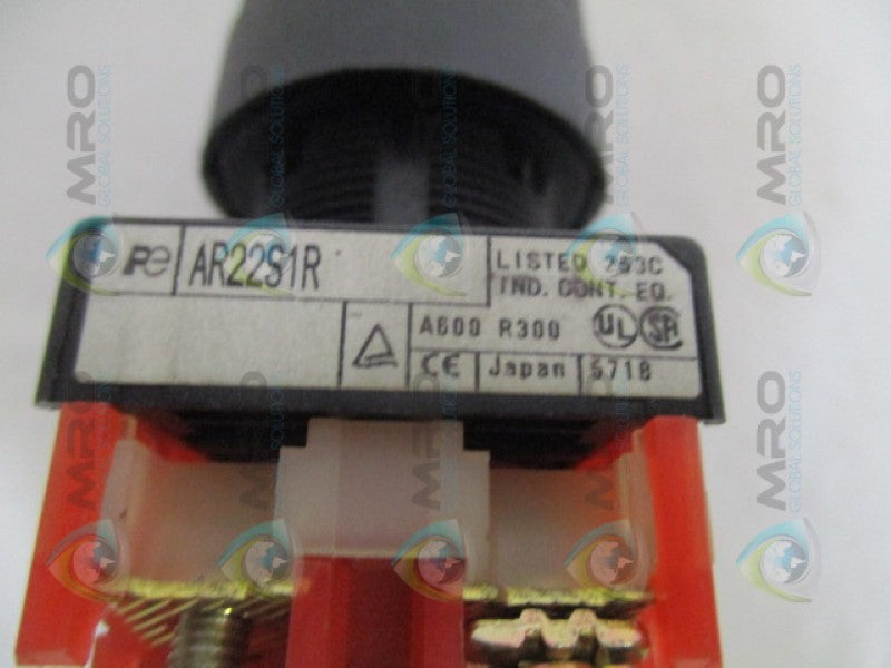FUJI ELECTRIC AR22S1R BLACK PUSHBUTTON ROTATING SWITCH (AS PICTURED) *USED*
