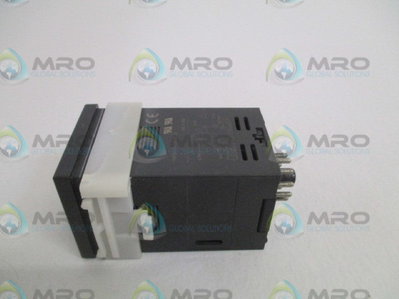 FUJI ELECTRIC PXZ4-RFY2-5V-AMS TEMPERATURE CONTROLLER *USED*