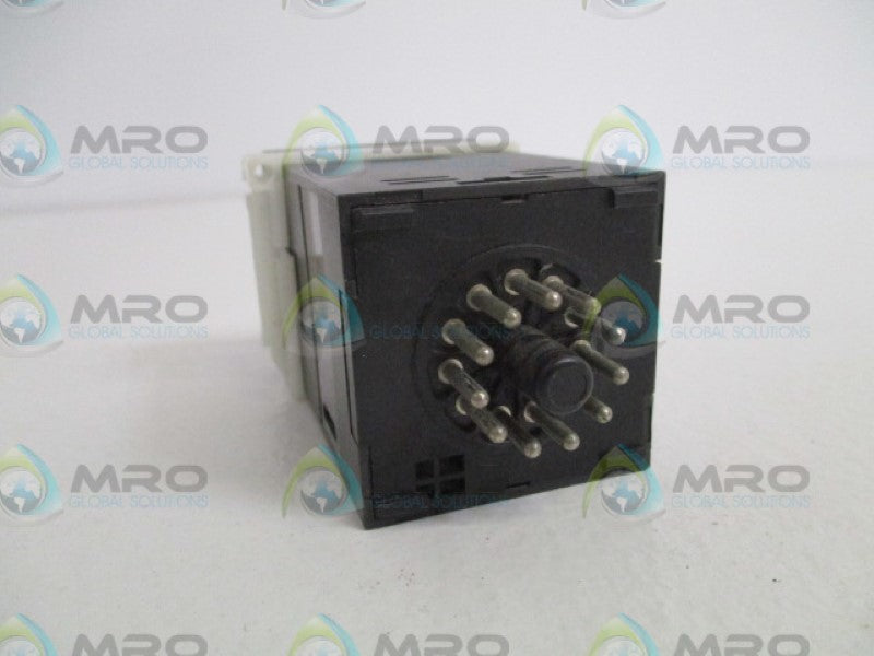 FUJI ELECTRIC PXZ4-RFY2-5V-AMS TEMPERATURE CONTROLLER *USED*