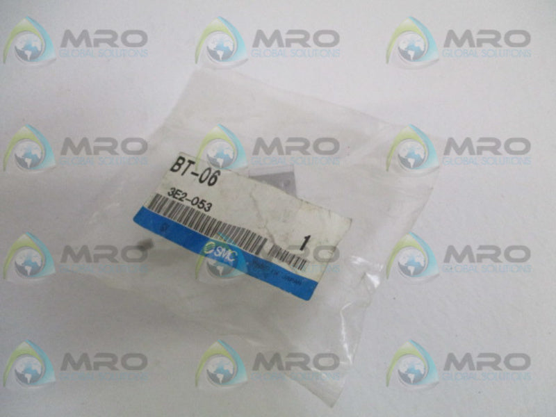 SMC BT-06 SWITCH MOUNTING BRACKET *NEW IN FACTORY BAG*