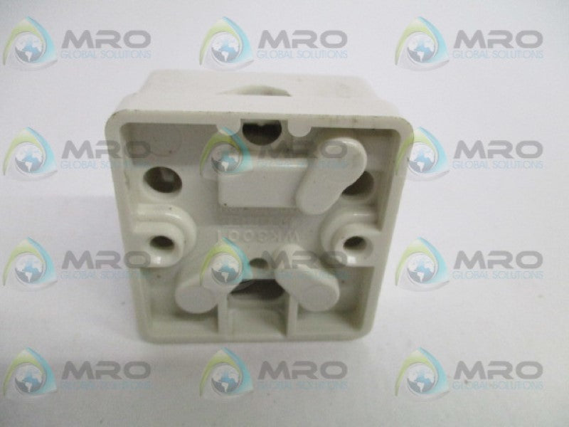 NATIONAL WK3001 PLUG OUTLET UNMP