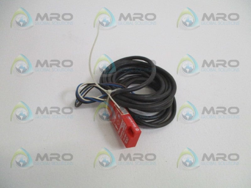 GUARDMASTER FERROGARD FRS-20 440N-G02085 SER. A SAEFTY SWITCH *USED*