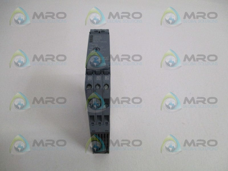 SIEMENS 3RM1002-1AA04 AC SEMI CONDUCTOR MOTOR STARER (AS PICTURED) *NEW NO BOX*