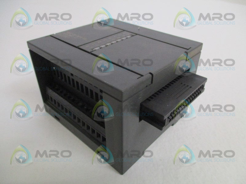 SIEMENS SIMATIC S7 6ES7223-1EF00-0XA0 DIGITAL I/O MODULE *USED*