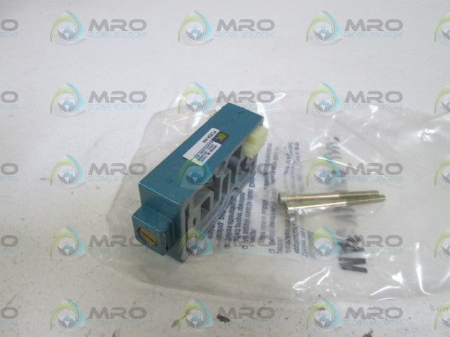 MAC FLOW CONTROL VALVE FC82A-AA *NEW NO BOX*