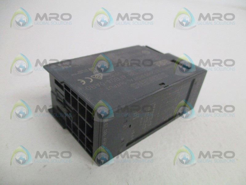 SIEMENS SIMATIC 6ES7138-4FB04-0AB0 OUTPUT MODULE *NEW NO BOX*