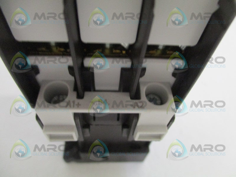 SIEMENS 3RT1025-1BB40 CONTACTOR 24VDC (AS PICTURED) *NEW NO BOX*