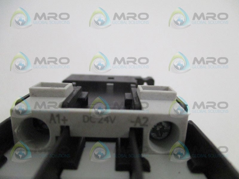 SIEMENS 3RT1026-1BB40 CONTACTOR 24VDC (MISSING ACCESSORIES) *NEW NO BOX*