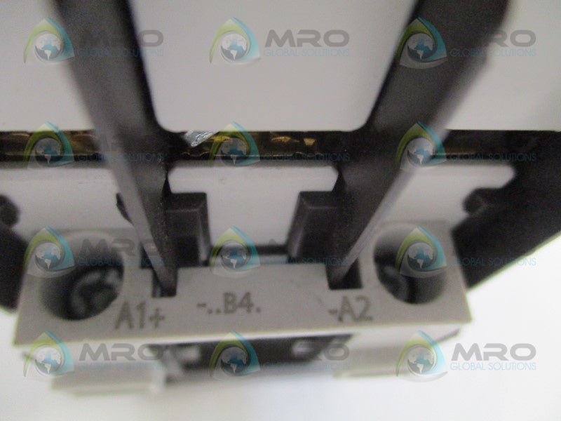SIEMENS 3RT1026-1BB40 CONTACTOR 24VDC (MISSING ACCESSORIES) *NEW NO BOX*