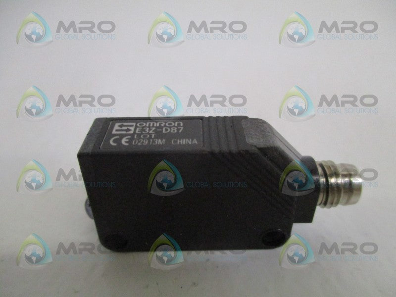 OMRON E3Z-D87 PHOTOELECTRIC SENSOR (MISSING ACCESSORIES) *NEW NO BOX*