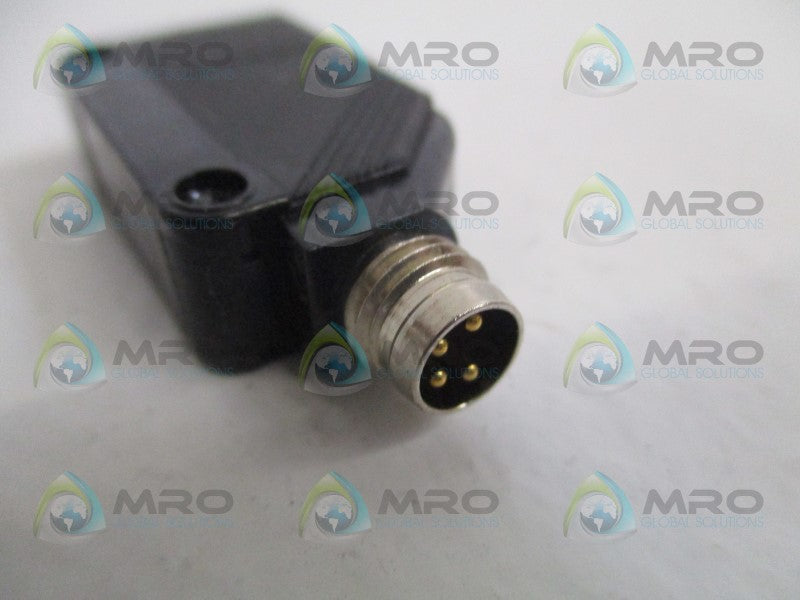 OMRON E3Z-D87 PHOTOELECTRIC SENSOR (MISSING ACCESSORIES) *NEW NO BOX*