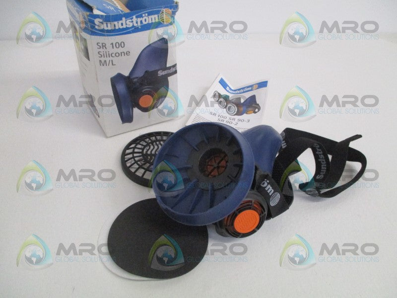 SUNDSTROM SR100 HALF MASK RESPIRATOR SILICONE SIZE: M/L *NEW IN BOX*