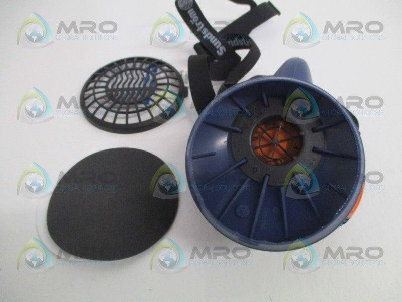 SUNDSTROM SR100 HALF MASK RESPIRATOR SILICONE SIZE: M/L *NEW IN BOX*