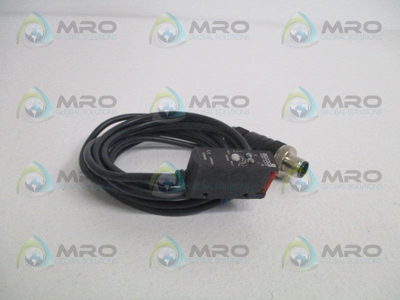 OMRON E3S-AT31-D PHOTOELECTRIC SENSOR RECEIVER (AS PICTURED) *NEW NO BOX*