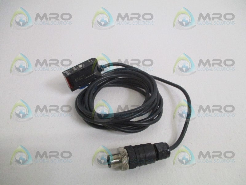 OMRON E3S-AT31-D PHOTOELECTRIC SENSOR RECEIVER (AS PICTURED) *NEW NO BOX*